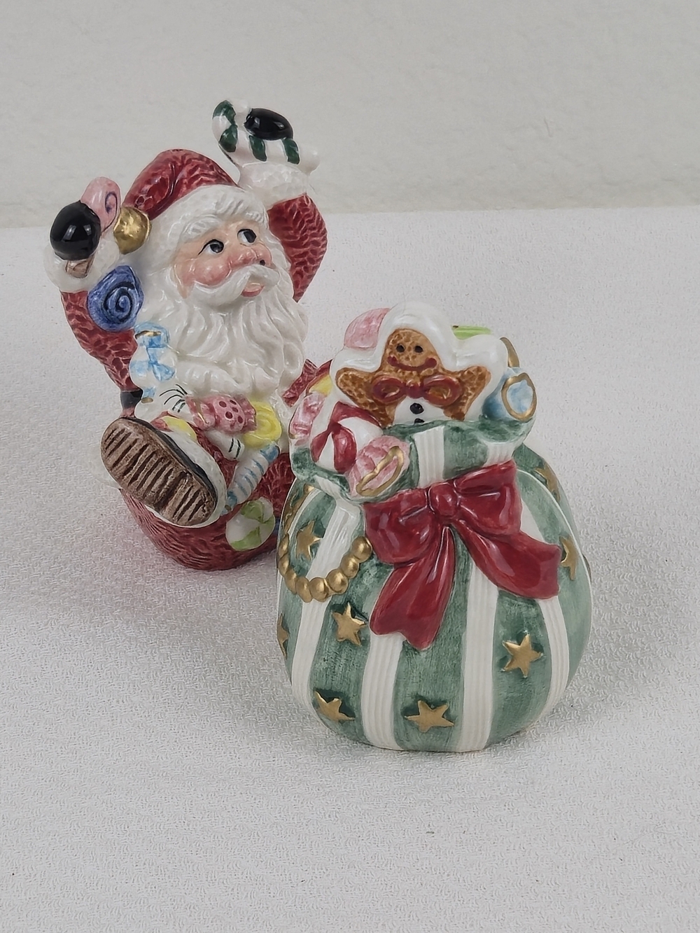 Vtg 1996 Fitz and Floyd Sugar Plum Christmas Santa & Toy Bag Salt and Pepper set